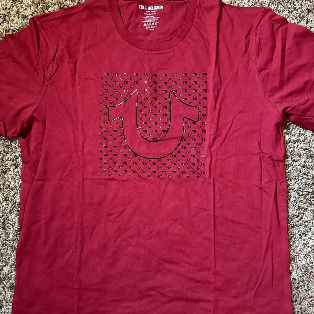 NWT Men’s True Religion burgundy t- shirt
